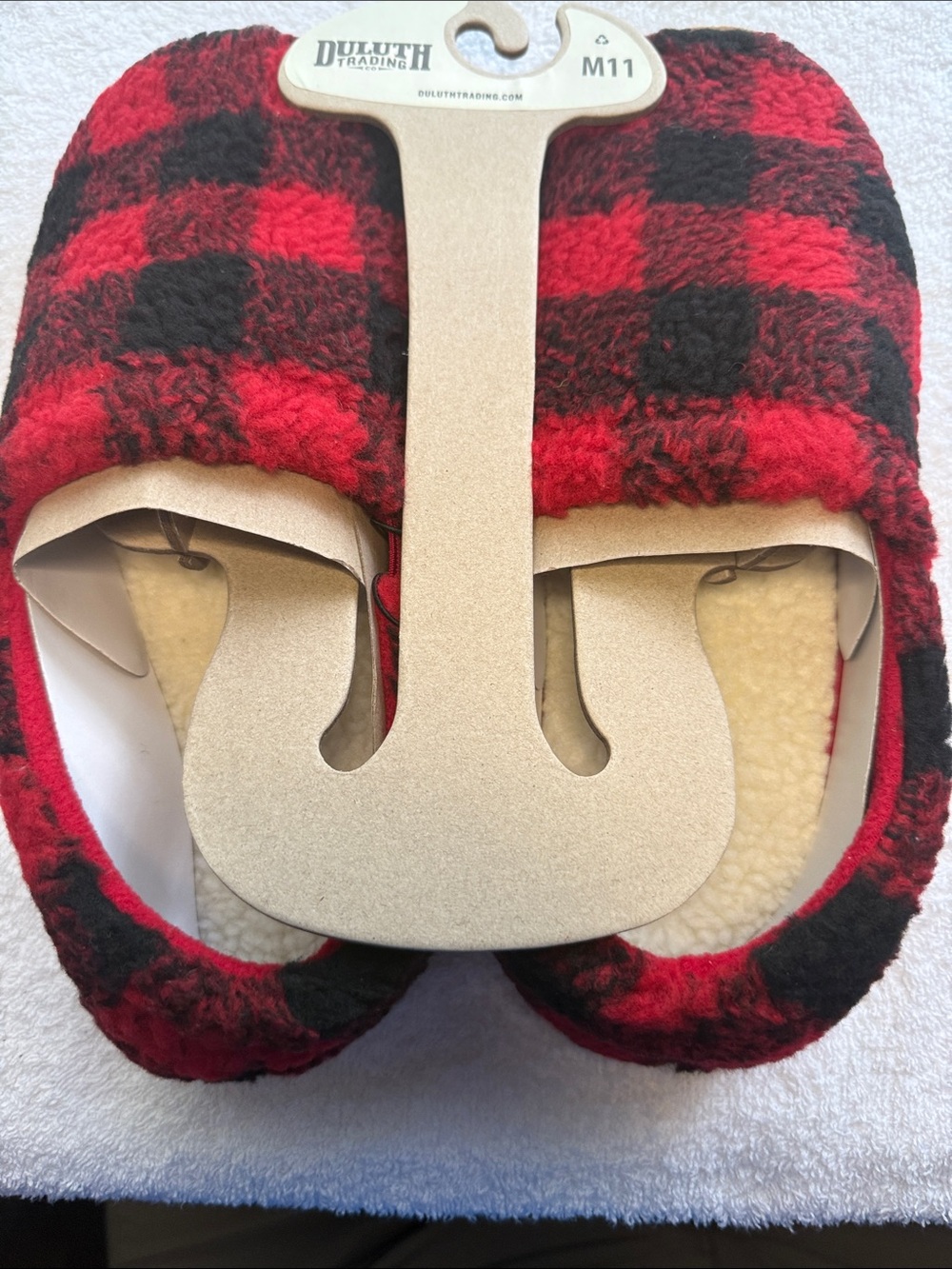 NWT Duluth Trading Co Men’s Red and Black Plaid Bedroom slippers